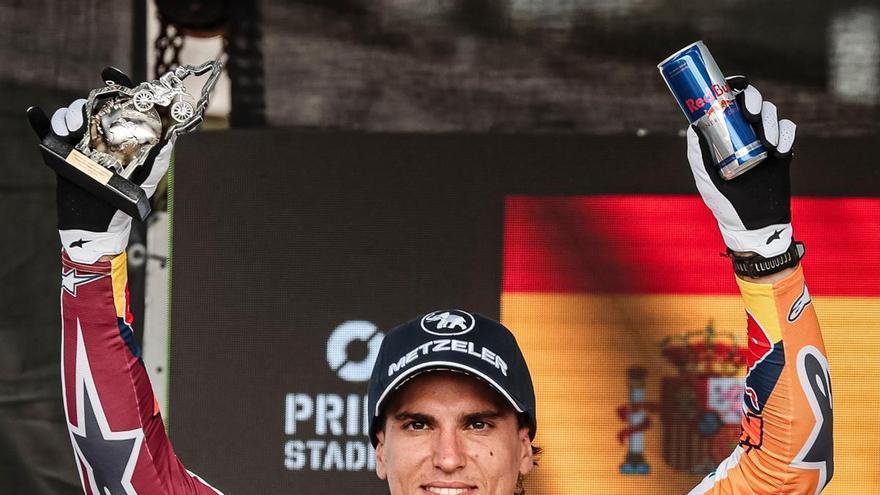 Les imatges de l'alegria incontrolada de Josep Garcia en aconseguir el seu tercer Mundial d'EnduroGP,  novè en total