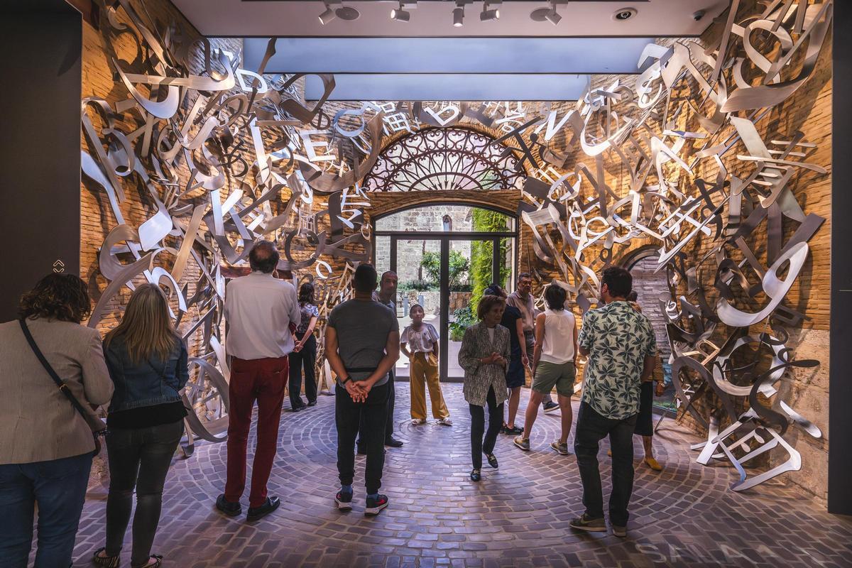 Visitantes en el Centro de Arte Hortensia Herrero, uno de los principales atractivos culturales de València.
