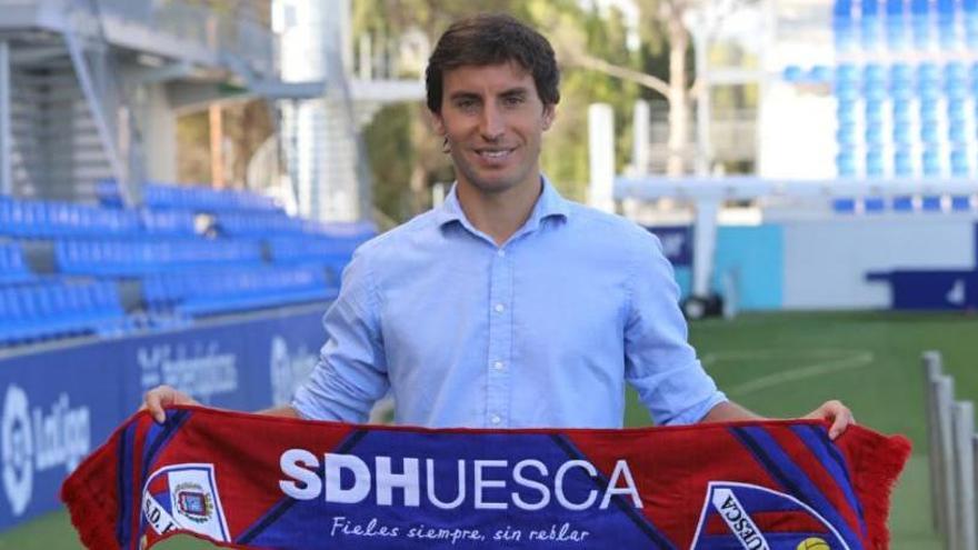 El exfranjiverde Pedro Mosquera, el día de su presentación con el Huesca