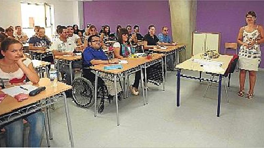 Ayer se celebraron las primeras clases en la nueva sede de la Escuela Oficial de Idiomas de Orihuela.