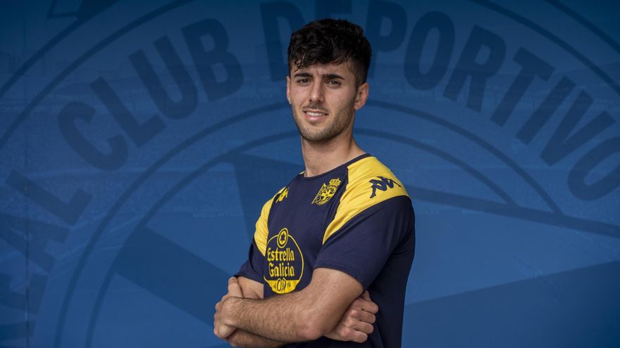 Álex Alfaro posa en Abegondo