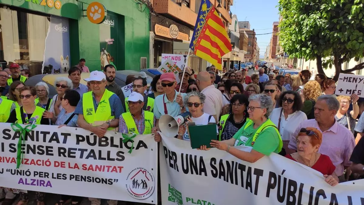 La plataforma por la sanidad pública denuncia las dificultades para lograr citas en la Ribera y el "bloqueo" de las pruebas diagnósticas