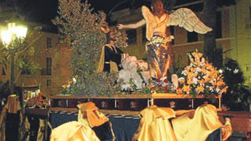 Un momento de la solemne procesión del Lunes Santo de anoche en Novelda.