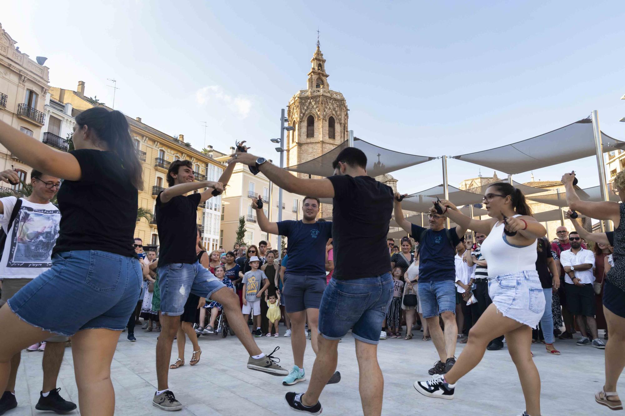 Jotas para estrenar la nueva Plaza de la Reina