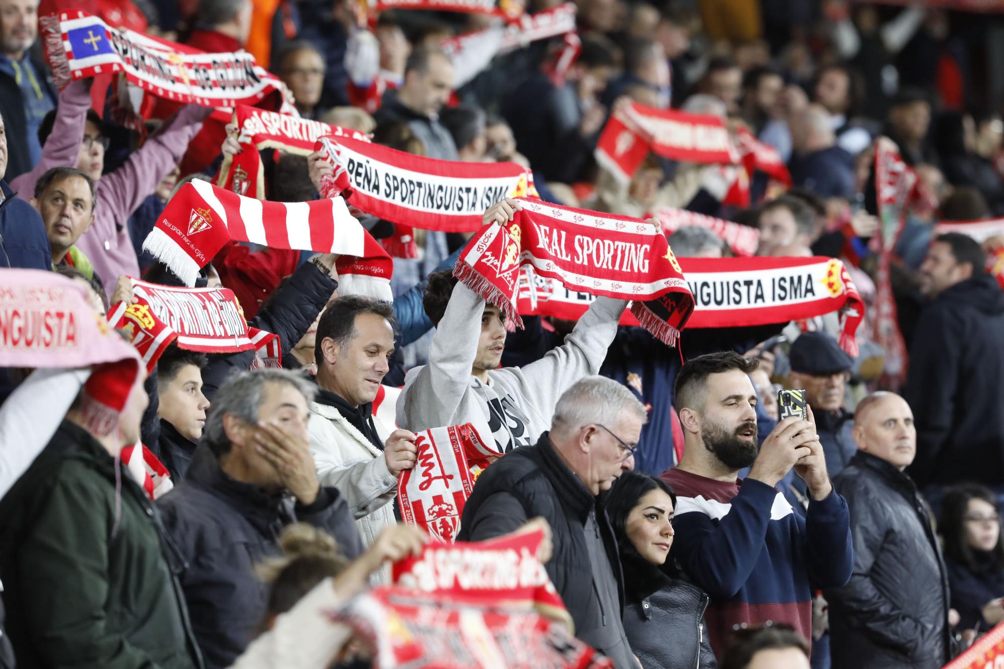 En imágenes: así fue el duelo entre Sporting y Albacete en El Molinón