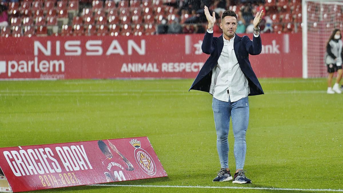 Aday, va rebre un
 reconeixement ahir abans del partit contra el Valladolid.  | MARC MARTÍ