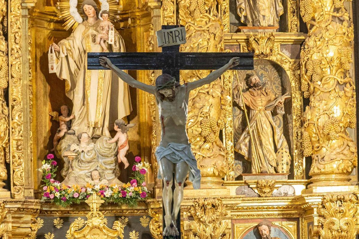 El Cristo de la Paciencia regresa a Conxo y pone el broche final a la Semana Santa compostelana