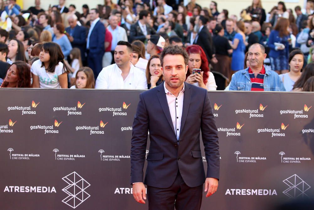 El Festival comienza con el tradicional baño de masas de los actores y actrices en la alfombra roja de la gala inaugural del certamen