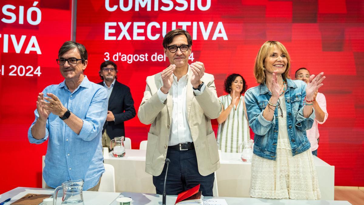 Salvador Illa, Lluïsa Moret y José Luis Jimeno, durante la reunión de la ejecutiva del PSC este sábado