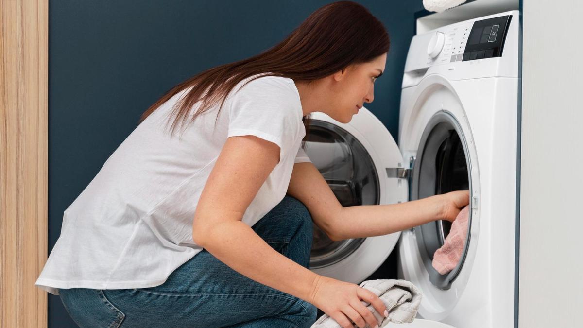 Truco lavadora: El último truco para lavar la ropa en la lavadora: echar  una hoja de laurel