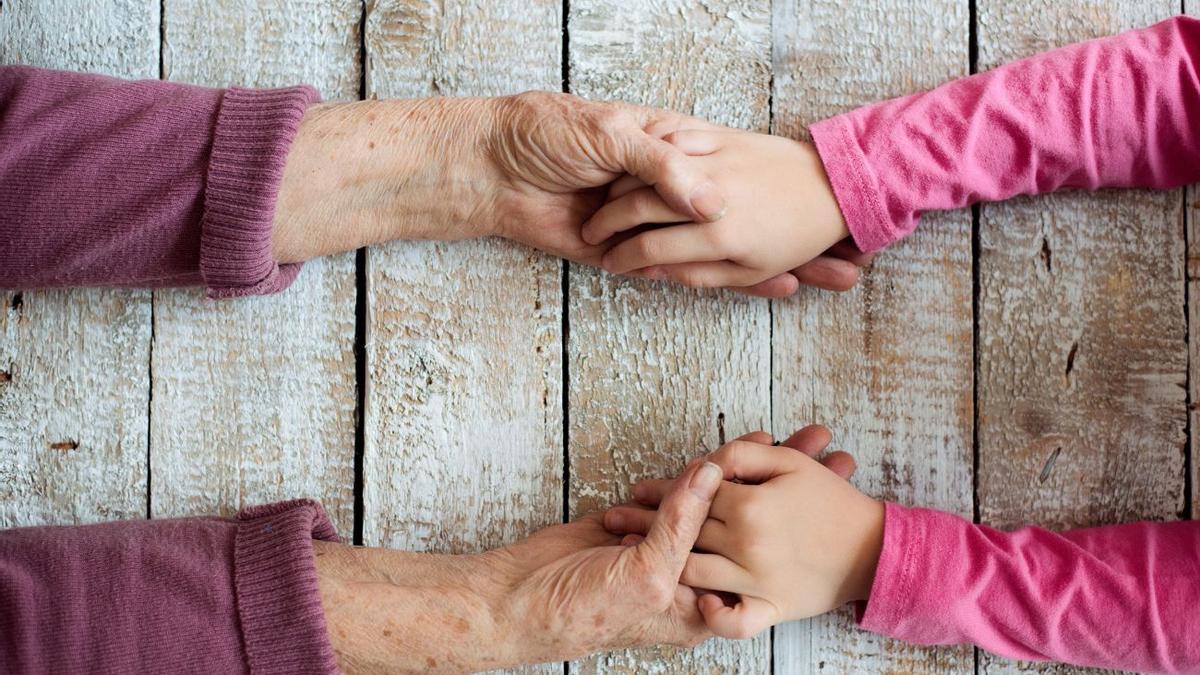La ciencia dicta sentencia: esta es la abuela favorita de los nietos, según la ciencia