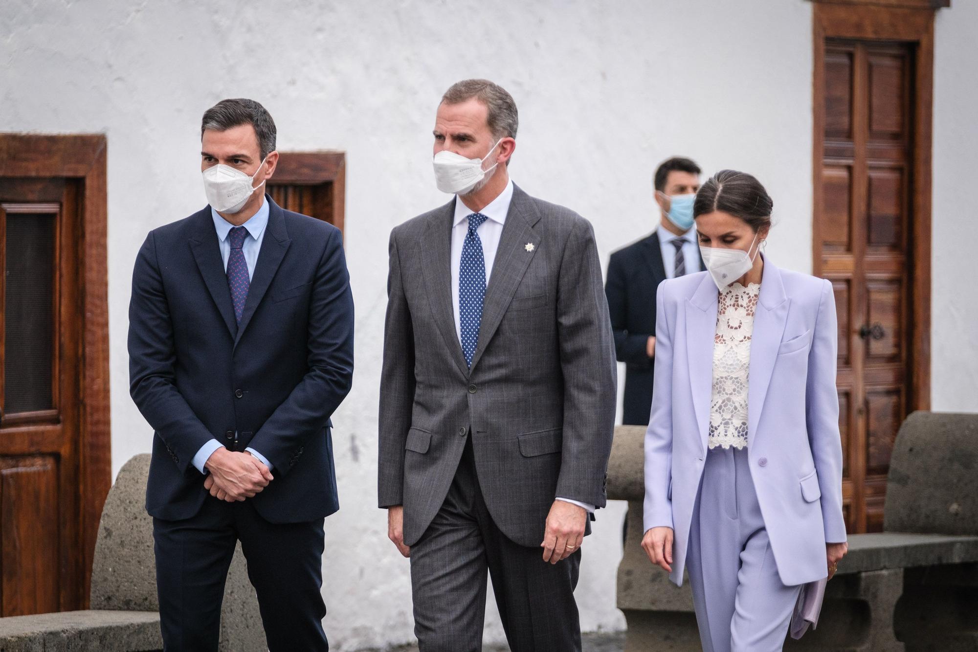 Visita del Rey y los presidentes de las comunidades a La Palma al acto de homenaje a los palmeros