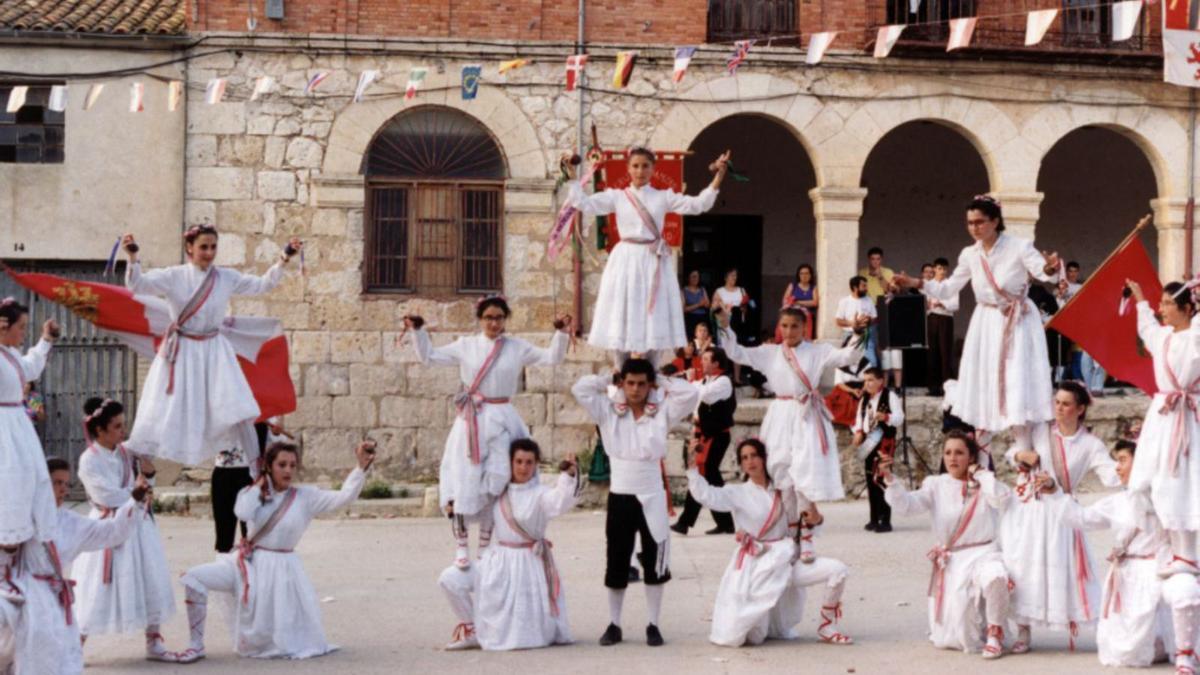 Danzadores de
Albelda (La Rioja).  