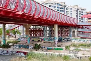 El Puente Rojo, un símbolo con futuro incierto tras 35 años de presencia