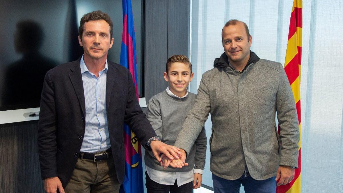 Fermín firmó su primer contrato profesional con apariencia de ser un niño