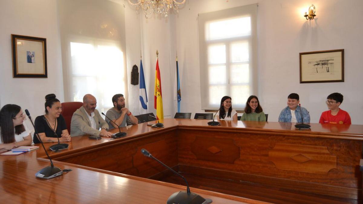 Los alumnos de A Pedra piden, en el pleno de Bueu, más espacio para bicicletas