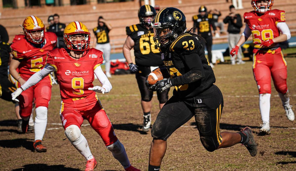 Valencia Firebats y Osas Rivas disputaron el choque más igualado de la jornada inaugural, que se resolvió a favor de las valencianas por 32-13.