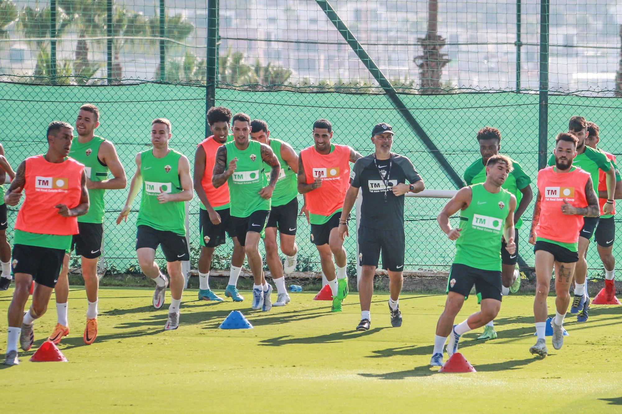 Entrenamiento del Elche CF en La Finca Golf Resort en Algorfa