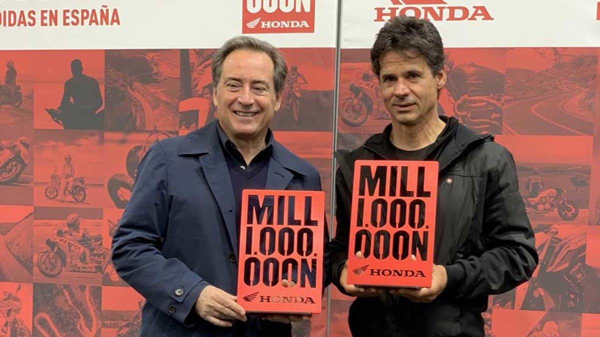 Sito Pons y Àlex Crivillé, en el Salón de la Moto de Barcelona