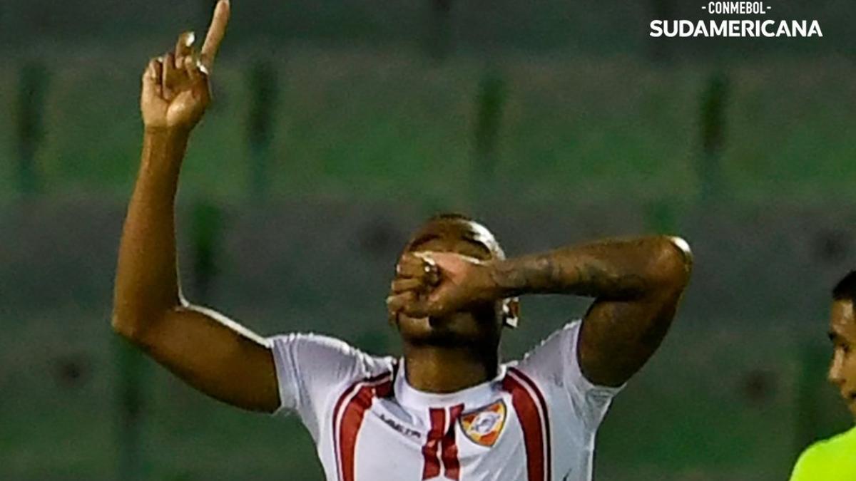 Stephens celebra su gol para el Aragua.