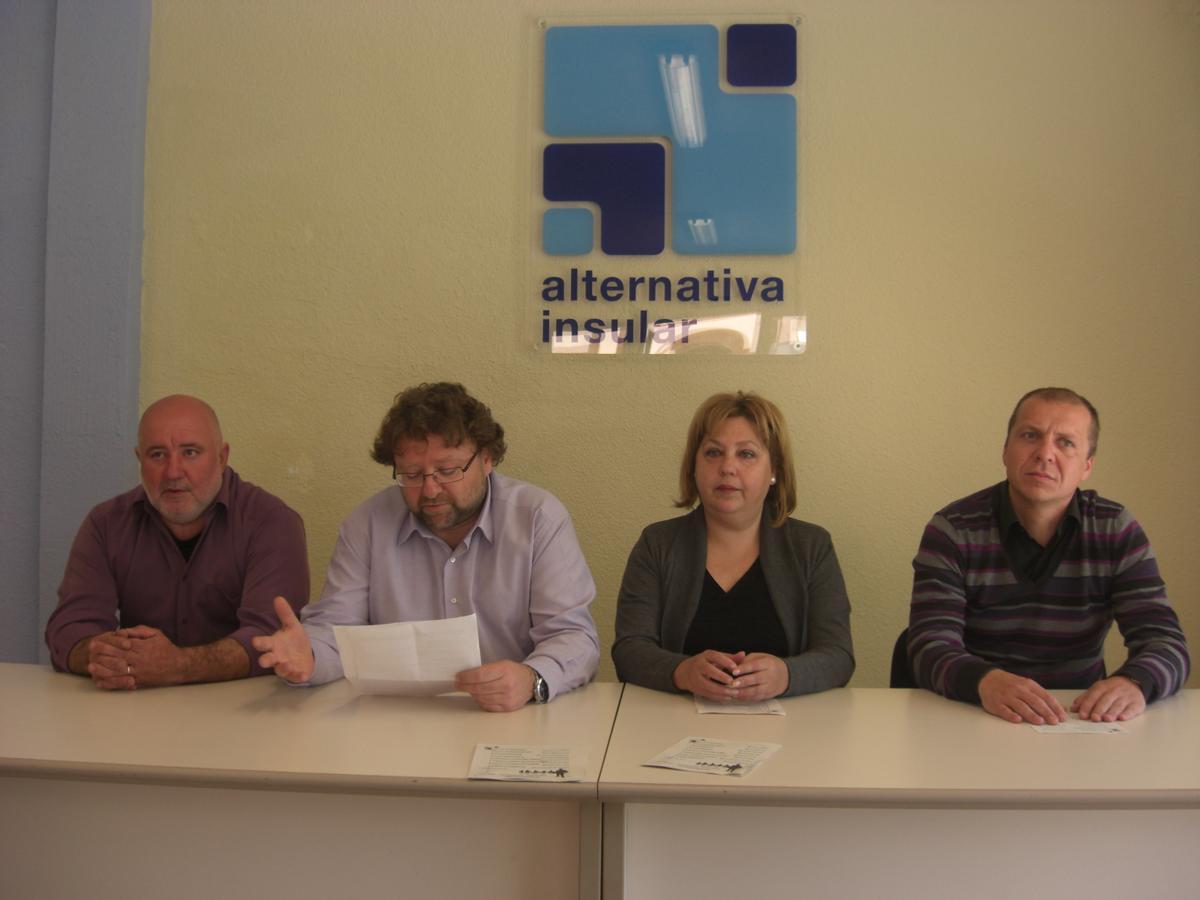 Juan Cardona, Vicent Torres, Encarna Castro, de  Alternativa Insular, y Juanjo Ferrer (Es Nou Partit), en la presentación, en 2011, del proyecto de Nova Alternativa.