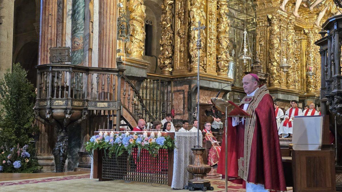 Monseñor Prieto en la víspera solemne de este viernes en la Catedral.