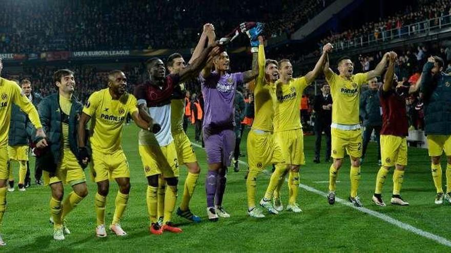 Los jugadores del Villarreal celebran el pase a semifinales.