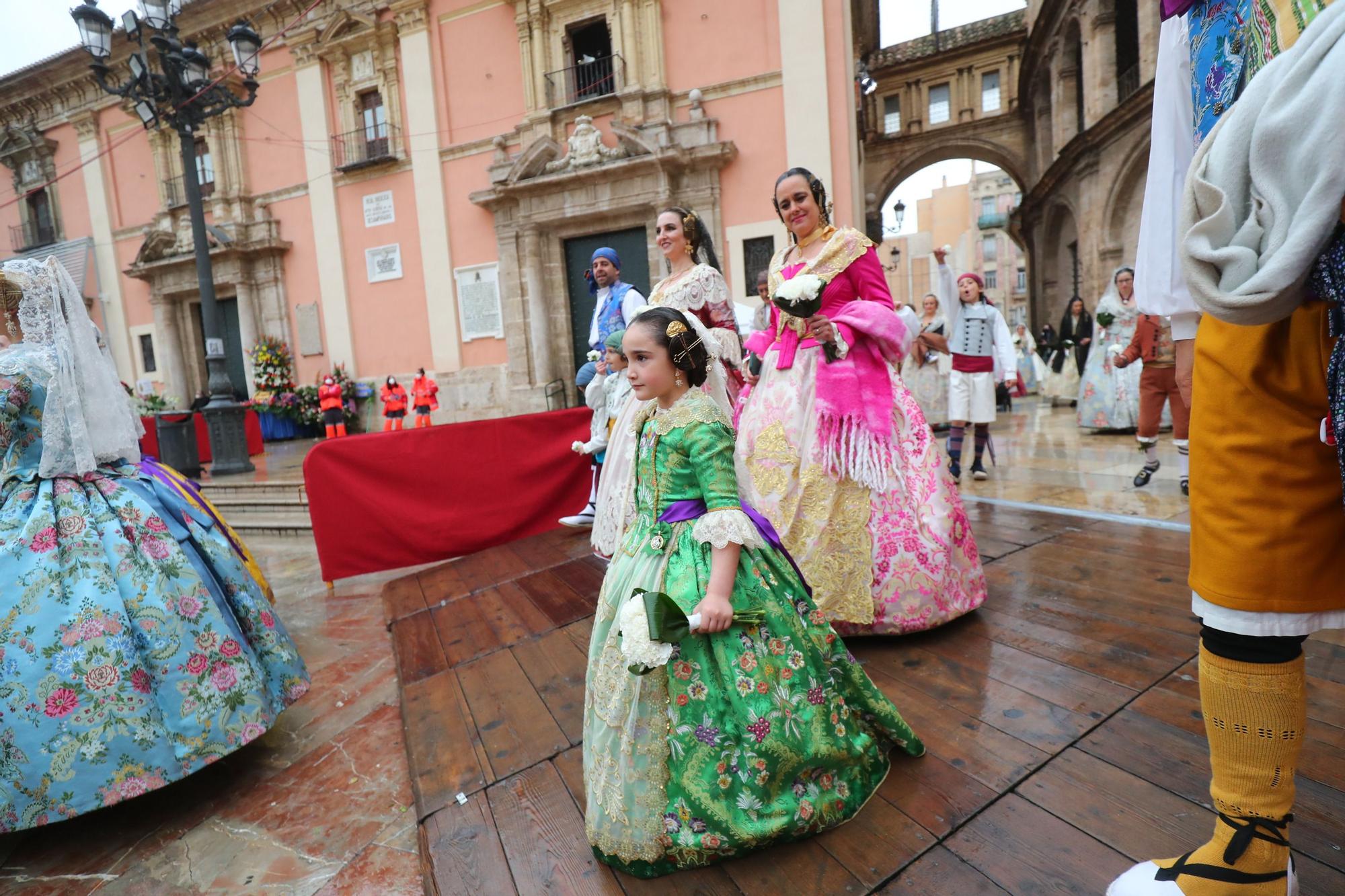 Búscate en el primer día de ofrenda por la calle de la Paz (entre las 17:00 a las 18:00 horas)