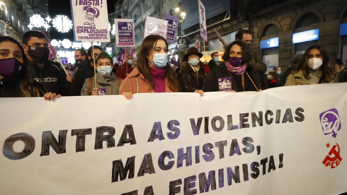 25N: Galicia salió a la calle vestida de morado