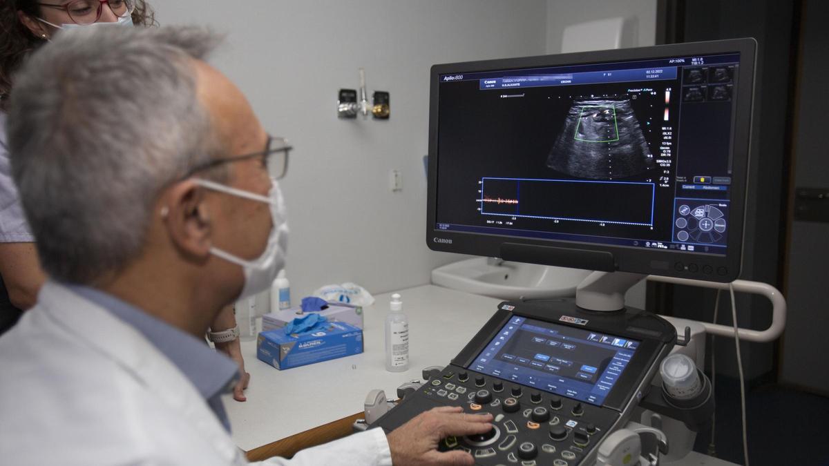 Aparatos que hacen ecografías de alta resolución de la enfermedad de Crohn