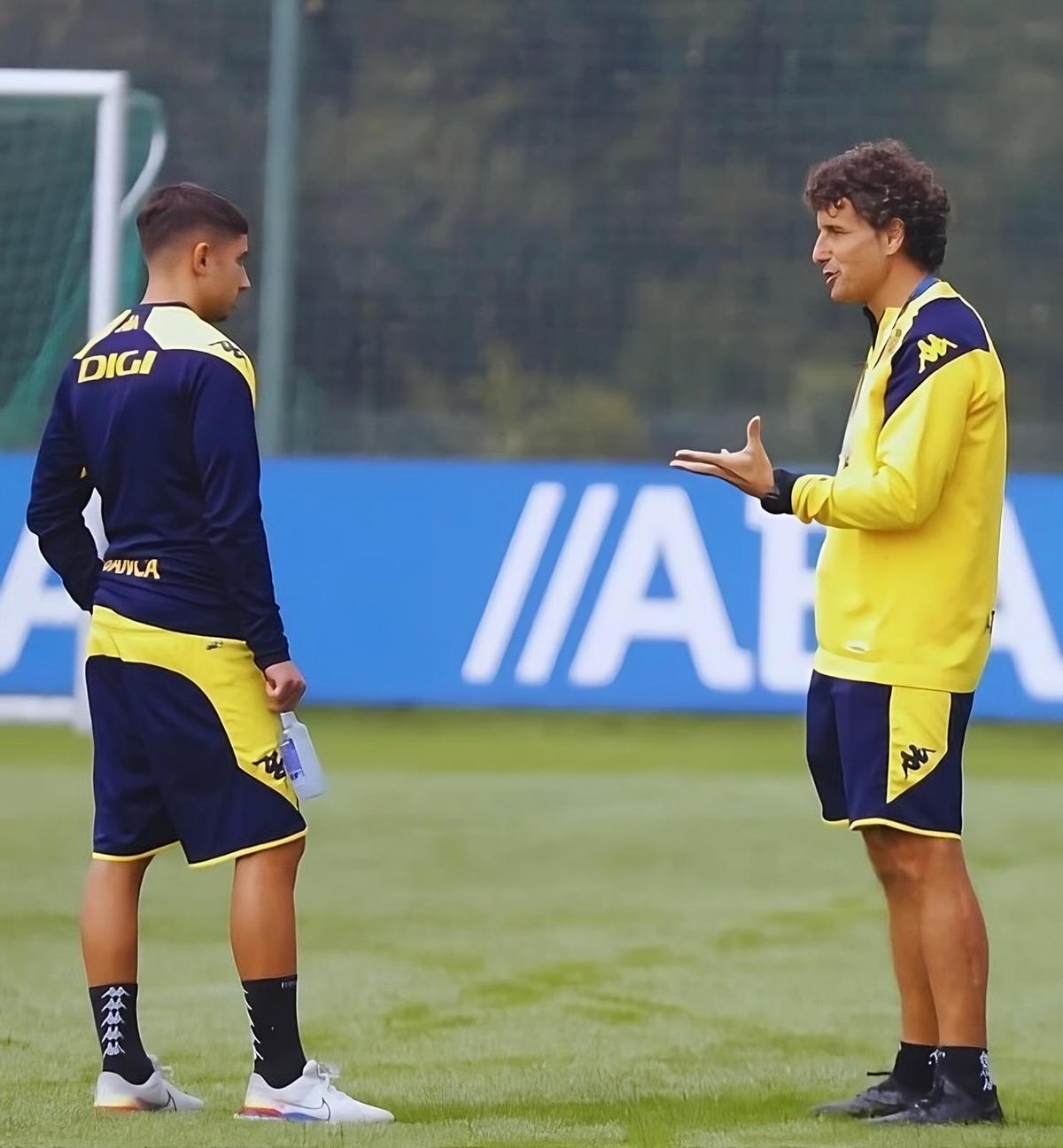 Yeremay Hernández e Imanol Idiakez durante un entrenamiento en Abegondo.