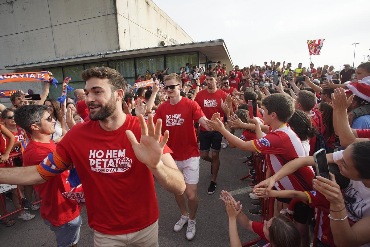 Girona celebra en la calle el doble ascenso