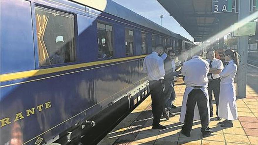 El tren ‘Prestige’ recala en Mérida con su reivindicación de un ferrocarril digno