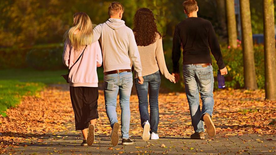 5 gestos que delatan que le gustas a esa persona especial, según la psicología