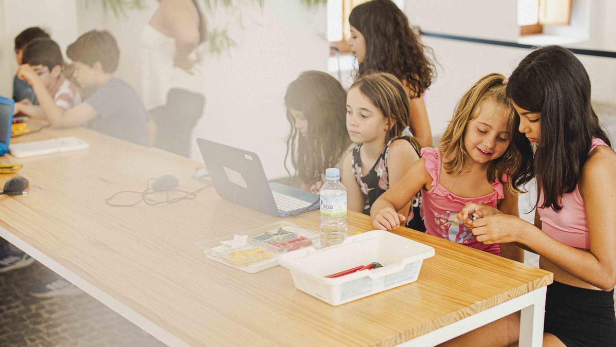 La Diputación de Badajoz destina 590.000 euros para el funcionamiento de las universidades populares de la provincia