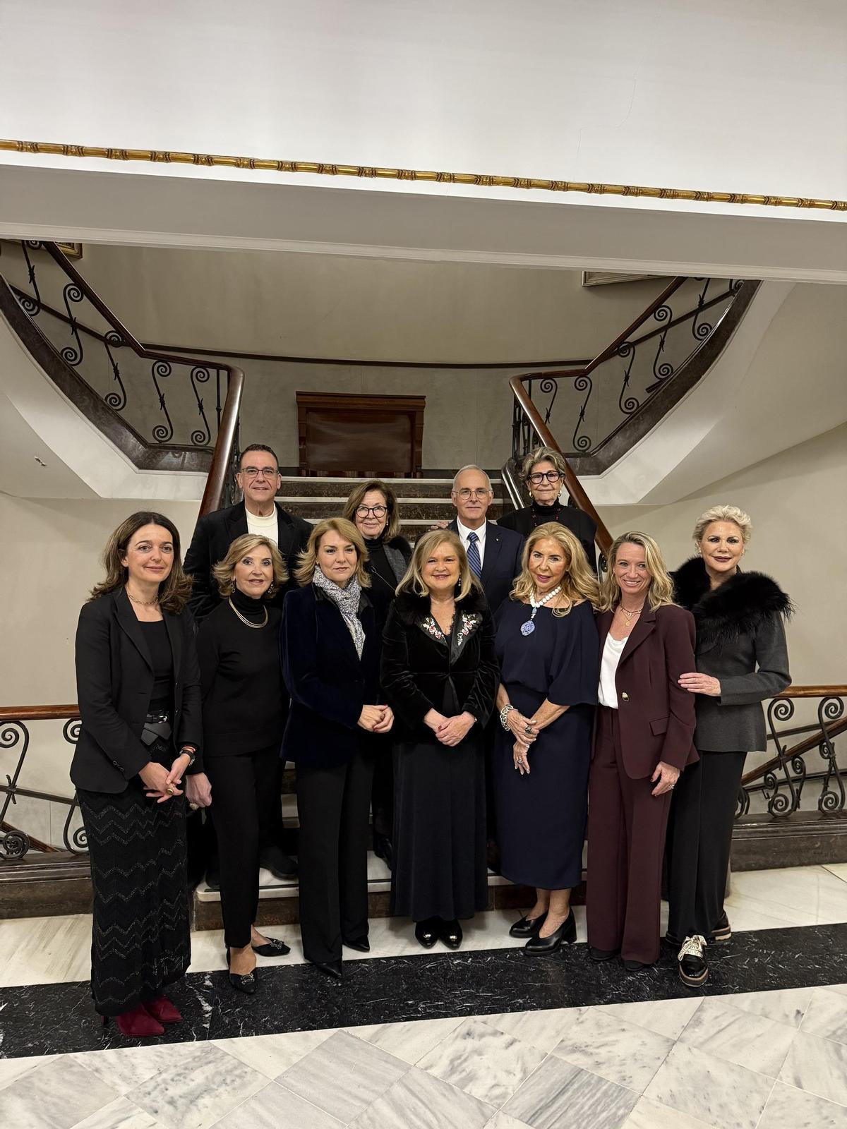 Núria Martinez, Susana Camarero, Miguel Bailach, Paz García, Carmen de Rosa, Paz Carceller, Jorge Sarda, Toña Játiva y María José García.