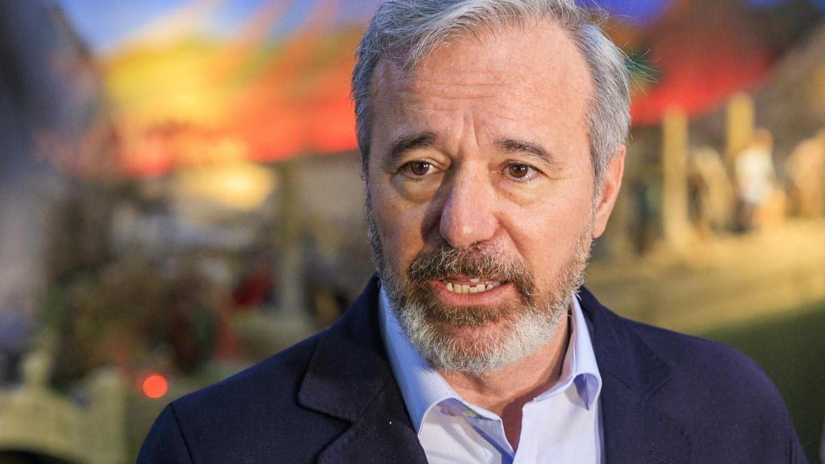 El presidente de Aragón, Jorge Azcón, atiende este martes a los medios de comunicación.