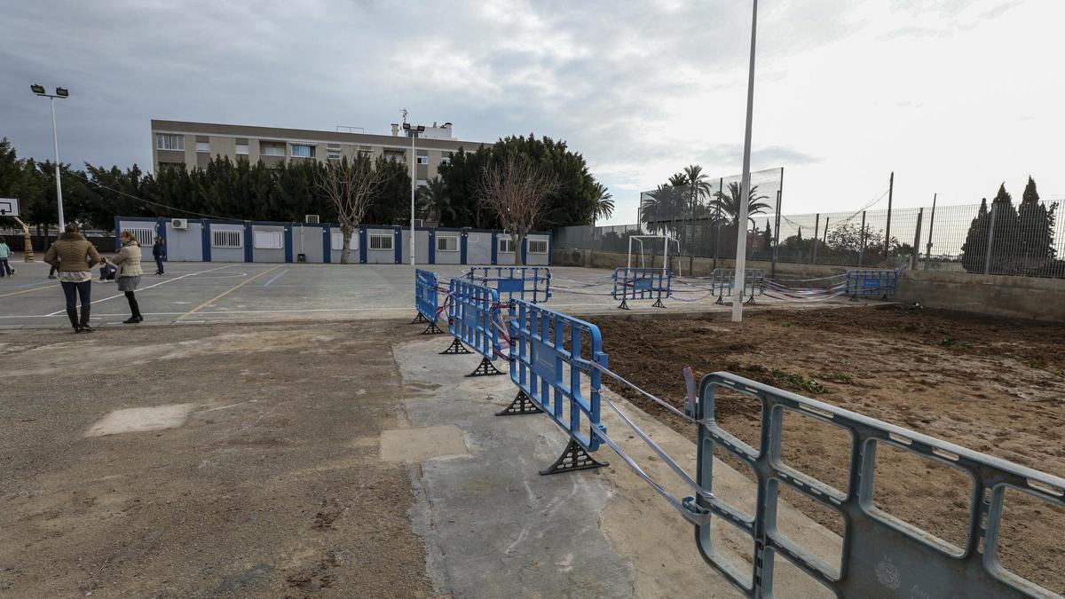 Espacio del recreo del colegio de las Bayas de Elche, en imagen de archivo