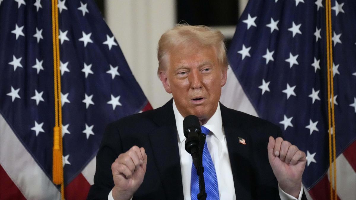 El presidente de EEUU, Donald Trump, en una cena con senadores republicanos en Mar-a-Lago.