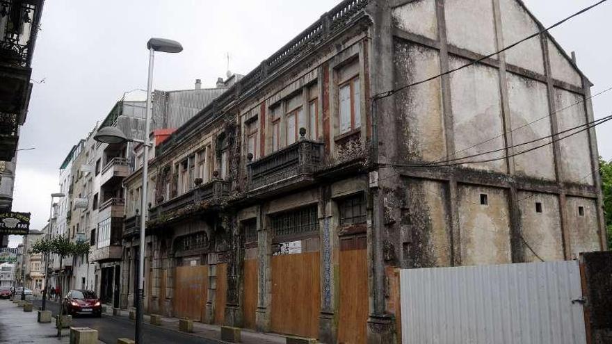 Fachada del edificio de la antigua biblioteca de A Estrada.  // Bernabé/Javier Lalin