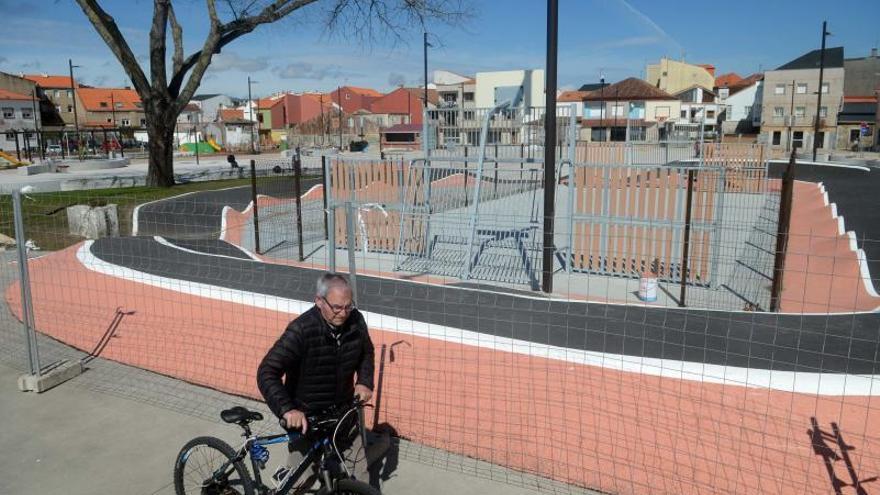 La remodelación de la plaza de O Regueiro está prácticamente finalizada.