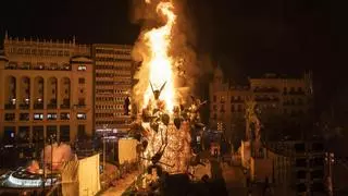 Más de 700 monumentos falleros arderán en una cremà con la vista puesta en las fachadas ventiladas