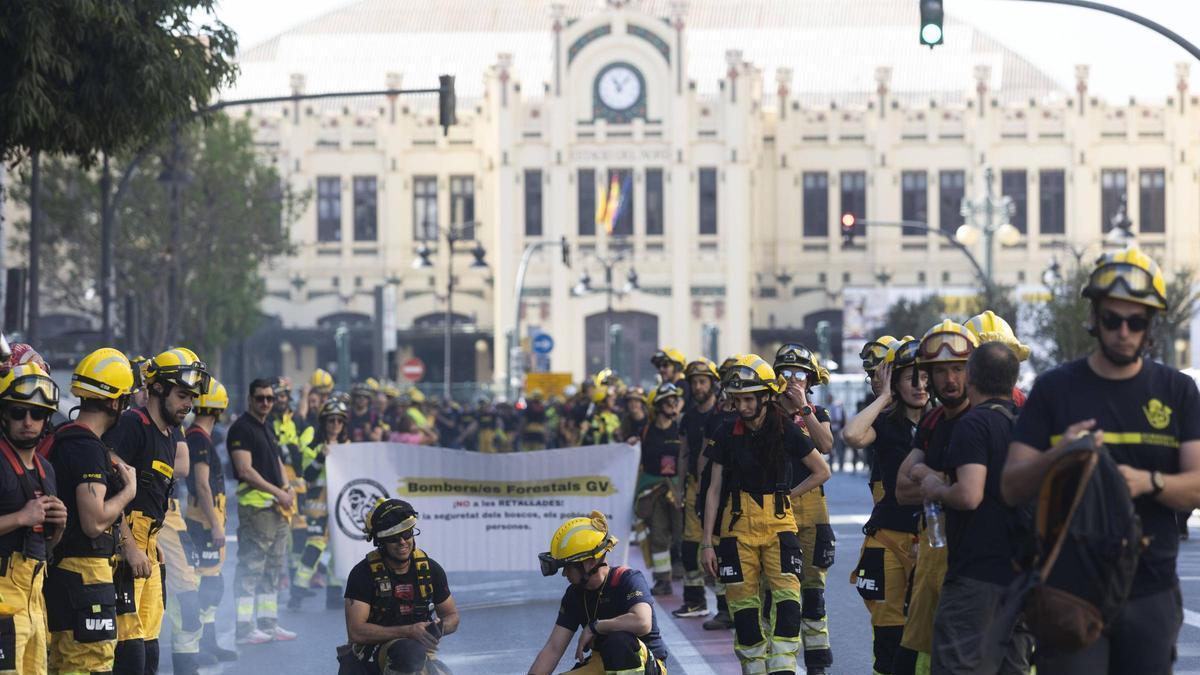 Protesta de los bomberos forestales en 2024, en una imagen de archivo.