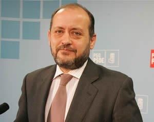 Ricardo Varela (PSOE, Lugo). Natural de Lugo. Nació en 1955 y es diplomado en Relaciones Laborales. Entre 20001 y 2011 fue diputado en el Parlamento de Galicia. Además también ejerció de Conselleiro de Traballo de la Xunta entre 2005 y 2009. Actualmento ocupa el cargo de Senador desde 2011