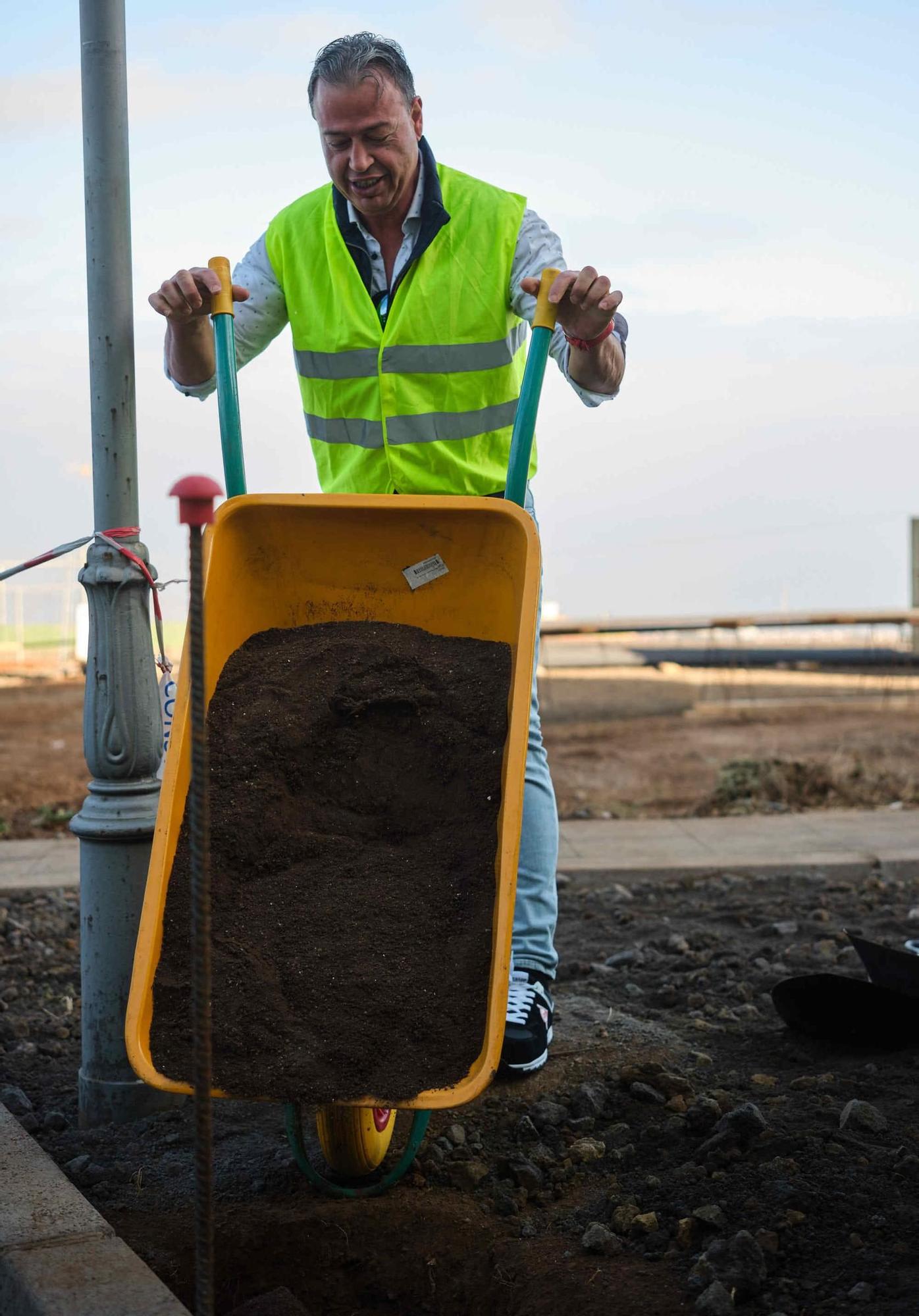 Colocación de la primera piedra de la construcción de 65 viviendas en La Orotava