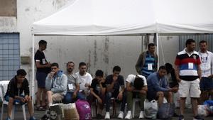 Algunos de los 104 migrantes rescatados de la tragedia del mediterráneo