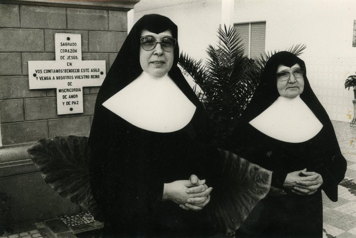 Imagen de archivo de hermanas de la congregación