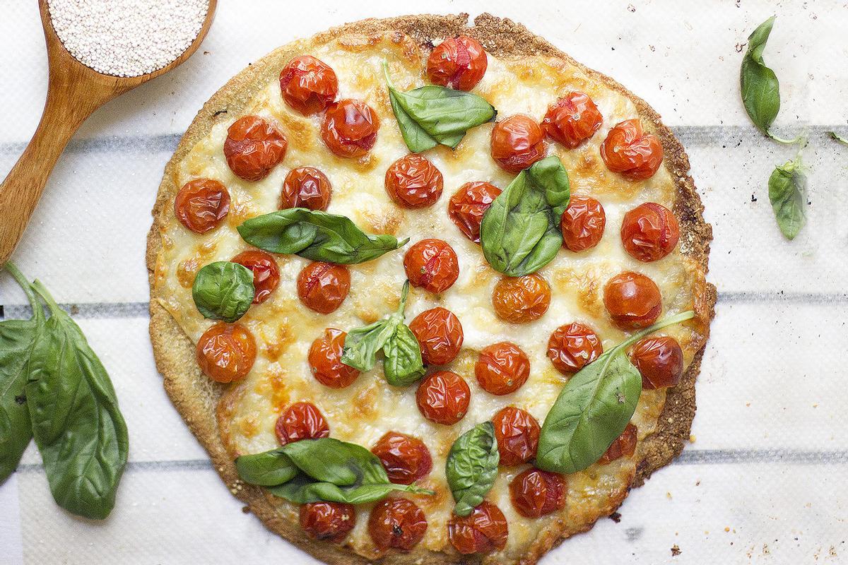 Pizza de quinoa con albahaca