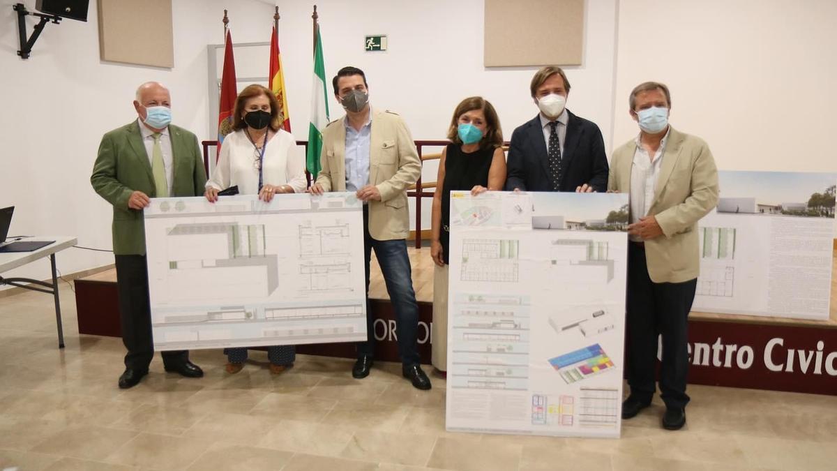 Acto de cesión de la parcela a la Junta de Andalucía para la construcción del centro de salud de Alcolea.