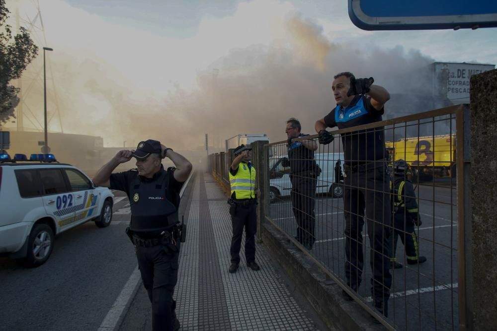 Un incendio en la antigua fábrica de hielo enciende las alarmas en la ciudad